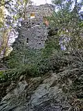 Ruine der Hochburg, an der Nordostecke der Anlage