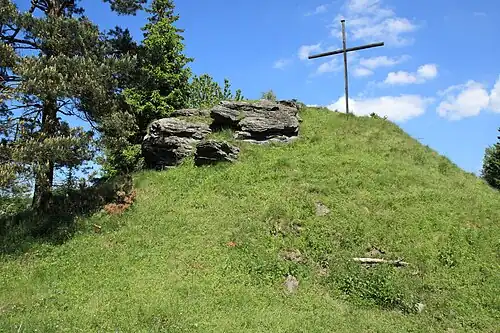 Burgstall Altenschneeberg mit Gipfelkreuz