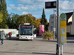 Pendelverkehr zwischen dem Parkplatz und dem Uferpark