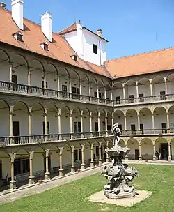 Schloss Bučovice, Arkadenhof