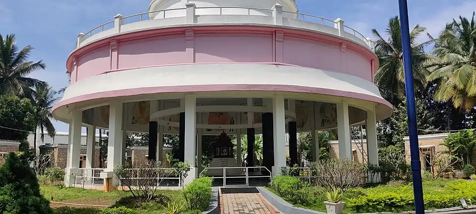 Universelles Spirituelles Zentrum in Byramangala, Karnataka, Indien