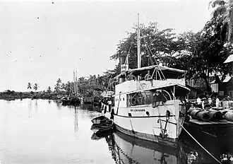 Sri Lenggang im Hafen von Manggar