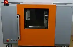 Computertomograph mit Streifenlicht-Abtastung als Hybrid-Gerät