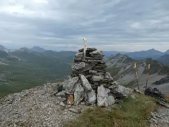 Steinmann und Gipfelbuch auf dem höchsten Punkt des Murter
