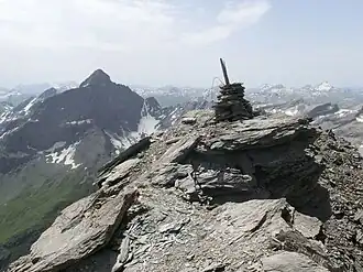 Steinmann auf dem Piz Forbesch.