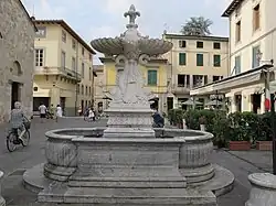 Brunnen vor der Collegiata