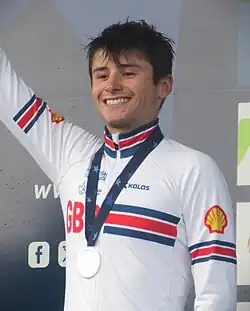 Cameron Mason bei der Siegerehrung der Cyclocross-EM 2023