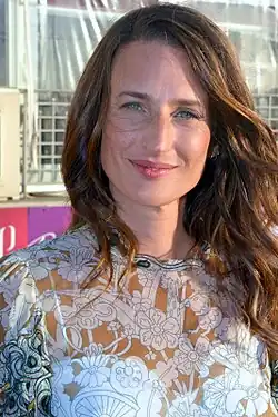 Camille Cottin spielt Céline, Louis Garrel ihren bei der Fremdenlegion dienenden Ehemann Maxime