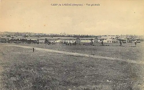 Blick auf die Unterkünfte (Im Hintergrund der Kirchturm und die Häuser von La Cavalerie)