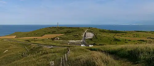 Ansicht von Osten. Rechts hinten die Kreidefelsen von Dover