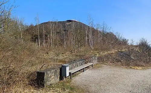 Gipfelplateau der Bergehalde mit Aussichtsplattform