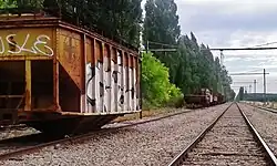 Nicht genutzte Eisenbahnmaschinen im Bahnhof der Stadt.