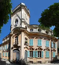 Casa Camuzzi von der Strasse aus