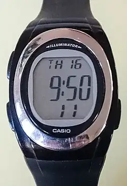 LCD-Armbanduhr von Casio mit Hintergrundbeleuchtung auf Knopfdruck hin.