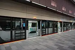 Moderne gläserne Bahnsteigtüren (Castle Hill, Sydney Metro)