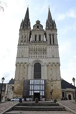 Westfassade der Kathedrale