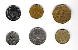 Oben v.&nbsp;l.&nbsp;n.&nbsp;r.: 20 Cedi, ½ Pesewa, 1 Cedi. Unten v.&nbsp;l.&nbsp;n.&nbsp;r.: 10 Cedi, 50 Cedi, 500 Cedi.