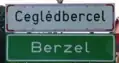 Ortsschild von Ceglédbercel auf Ungarisch und Deutsch