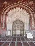 Seilstäbe als Teile der Mihrab-Einfassung in der Moschee des Taj Mahal, Agra (17. Jh.)