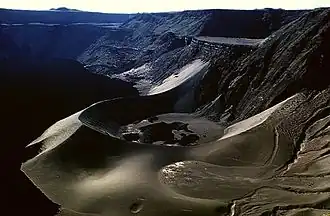 Ein Tuffkegel in der Gipfelcaldera