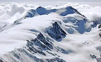 Die Zufallspitzen (links) von der nordwestlich gelegenen Königspitze aus gesehen, rechts der Monte Cevedale