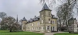 Schloss Preisch mit Kapelle und Taubenturm