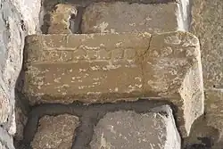 Kämpfer mit Scheibenfries