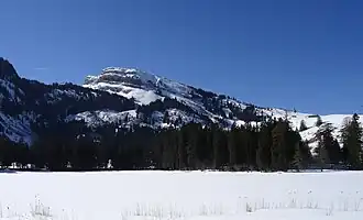 Chäserrugg, vorne der gefrorene Schwendisee