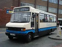 T-2-Bus mit Plaxton-Kleinbus-Aufbau und Rechtslenkung