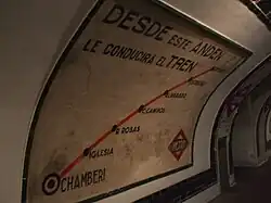 Streckenband auf dem Bahnsteig