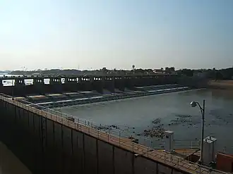 Der Chao-Phraya-Staudamm während der trockenen Jahreszeit