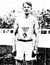 Der Olympianeunte Charles Bacon, vier Jahre später Olympiasieger über 400&nbsp;Meter&nbsp;Hürden