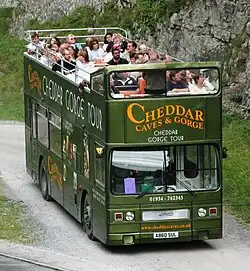 Touristen-Panorama-Bus in der Schlucht (2007)