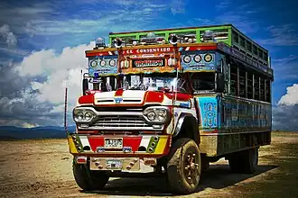 Chiva in Guatapé, Kolumbien