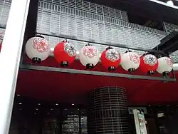 Chōchin über dem Eingang des kokuritsu bunraku gekijō, Osaka