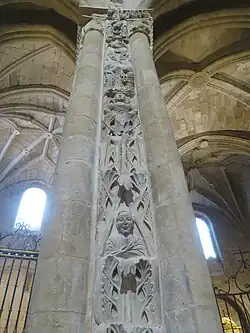 Skulpturierter Chorpfeiler