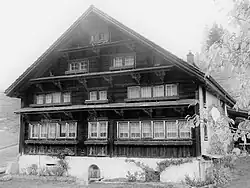 Haus Chrinäuli aus dem Jahr 1687 in Krinau mit unvergleichlichen Kleb­dachauflagern[47]