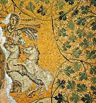 Christus als Sol invictus mit siebenstrahliger Sonnenkrone des Helios im Sonnenwagen, Detail eines Deckenmosaiks in der Vatikanischen Nekropole