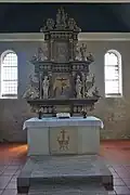 Altar mit frühbarockem Altaraufsatz