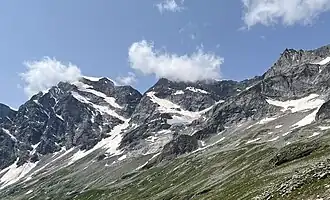 Cima di Jazzi (links) und Neue Weisstorspitze (Mitte)