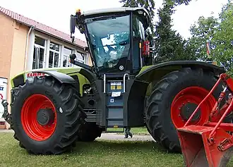 Claas Xerion 3800 Trac VC – Ein Tracschlepper mit nach hinten schwenkbarer Kabine