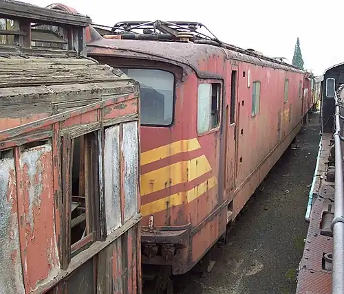 E219 im golfroten Whiskers Livery im Millsite Depot am 14. Dezember 2010