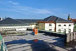 Blick über die Dächer des Clavius-Gymnasiums und des Neubaus während der Bauphase II