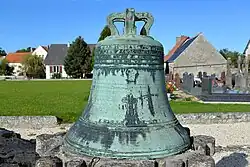 Glocke der ehemaligen Kirche Saint-Laurent im Ortsteil Marigny