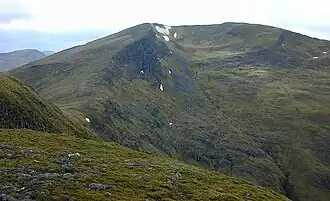 Blick vom Druim Thollaidh, dem Nordgrat des benachbarten Sgùrr Coire na Feinne, auf den Sgùrr an Doire Leathain