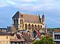 Der Vierungsturm und das hochgotische Langhaus überragen die Altstadt von Vernon