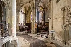 Chorumgang und Kapellen und Westfassade