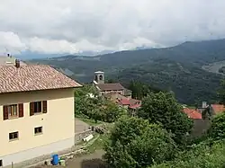 Pfarrkirche und Secchia-Tal