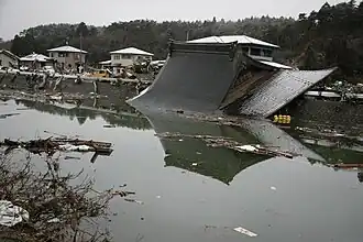 Zerstörtes Haus im Ortsteil Nobiru (野蒜) am Tona-Kanal (東名運河) (Foto: 17. März 2011)