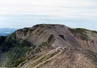 Blick zum Conival vom benachbarten Ben More Assynt